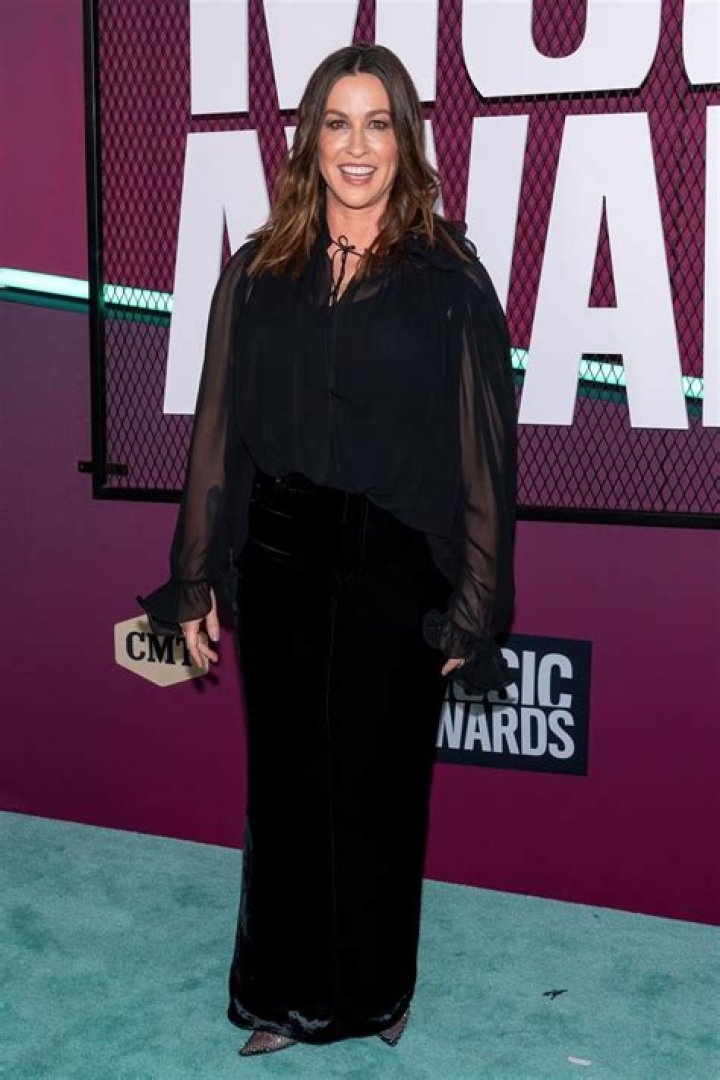 Alanis Morissette Net Worth: A Comprehensive Look at Her Wealth and Career Achievements