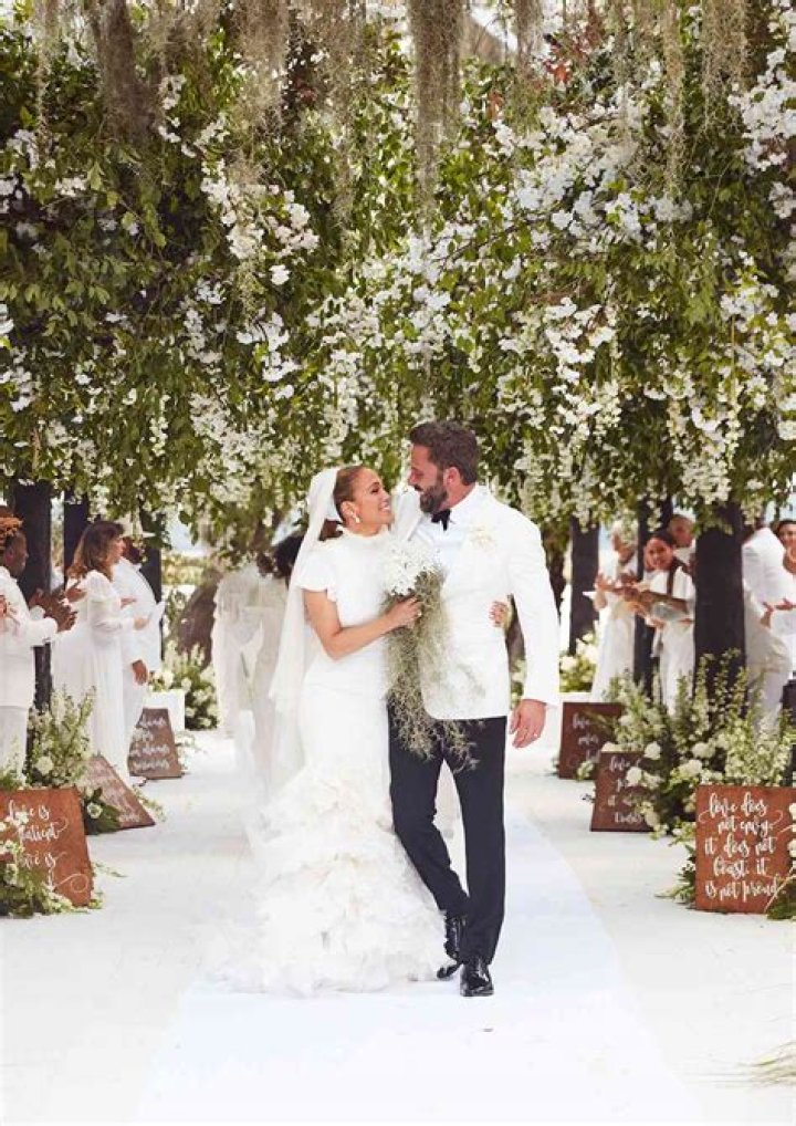 Captivating Moments: Ben Affleck and Jennifer Garner Wedding Pictures