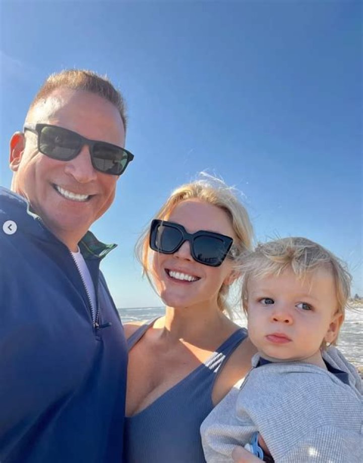 Caroline Leavitt's Husband: A Deep Dive into Her Life and Love