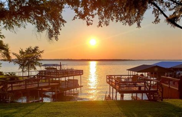 Discover the Charm of Local Businesses at Cedar Creek Lake