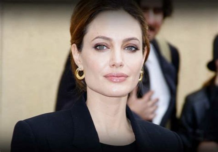 Discovering Angelina Jolie's Height in Feet: The Iconic Star's Physical Attributes