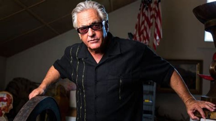 Exploring the Life and Legacy of Barry Weiss: The Unconventional Antique Hunter