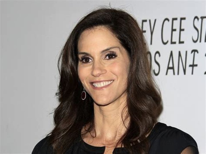 Jami Gertz: A Comprehensive Look at Her Life, Career, and Achievements