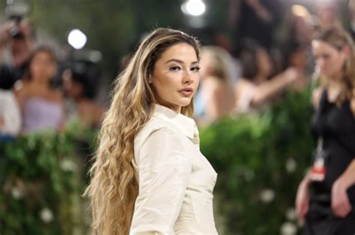 Madelyn Cline Height in Feet: A Comprehensive Guide to Her Life and Career