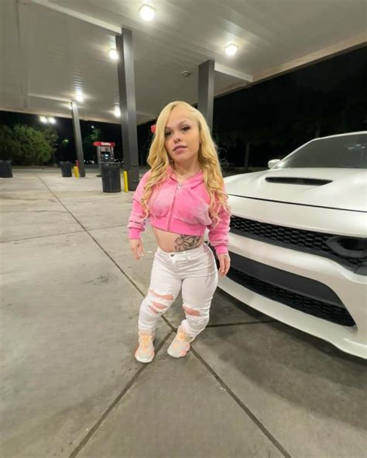 Revving Up the Excitement: The Kelsey Lawrence Fan Bus Phenomenon