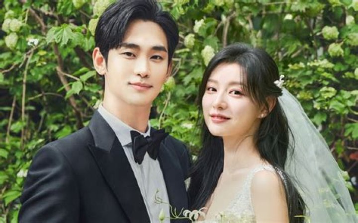 Unraveling the Charismatic Duo: Kim Soo Hyun and Kim Ji Won