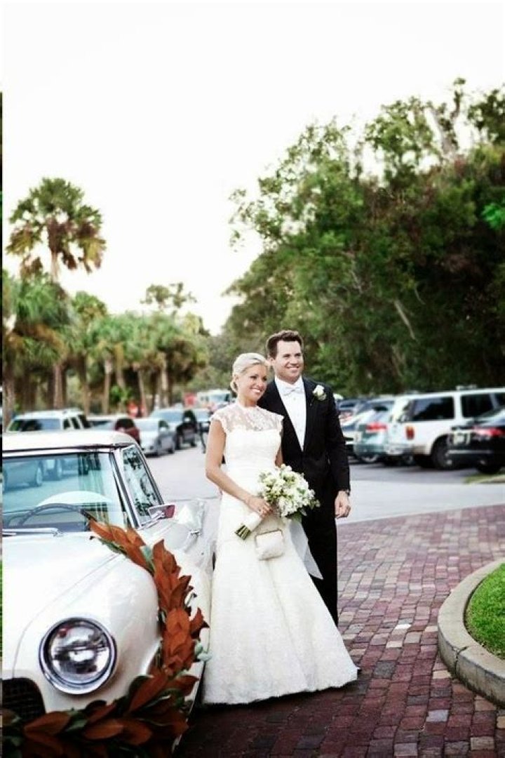 Unraveling the Mystery: Is Ainsley Earhardt Married?